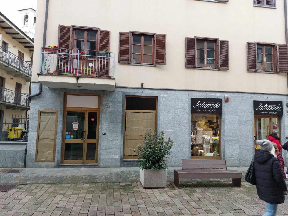 Locale commerciale con magazzino - Mq 50,00