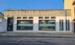Locale commerciale su due livelli - Mq 120,00 Locale commerciale su due livelli - Mq 120,00