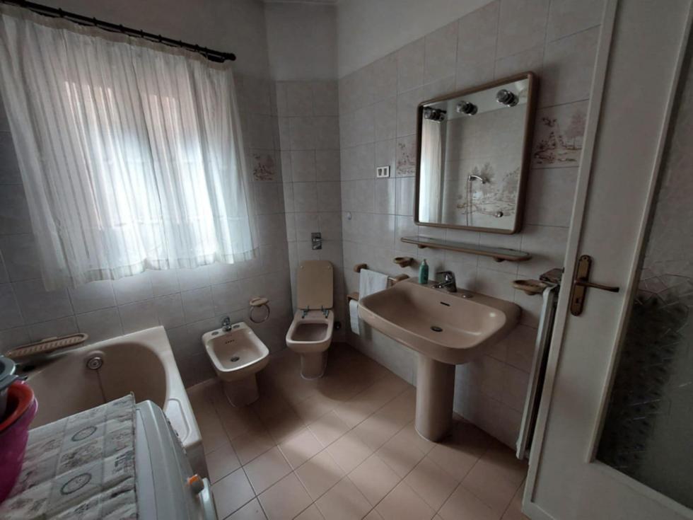 Quadrilocale con tavernetta/autorimessa, verde privato e cortile