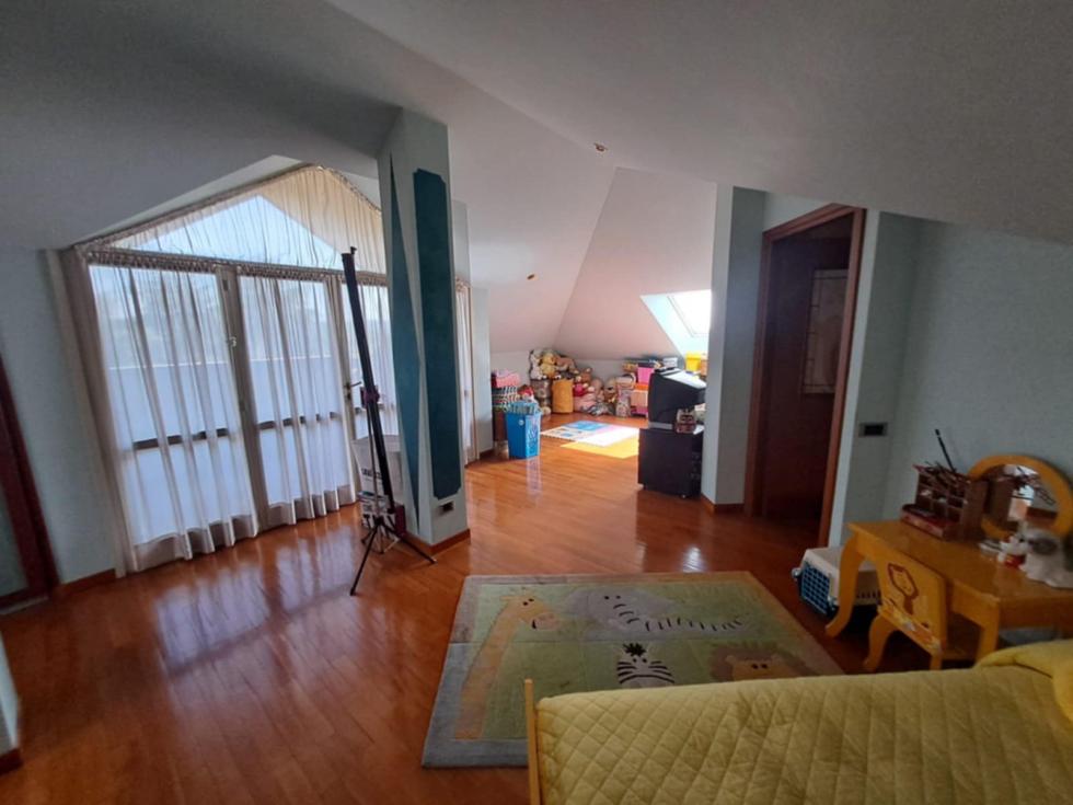 APPARTAMENTO IN BIFAMIGLIARE CON MANSARDA