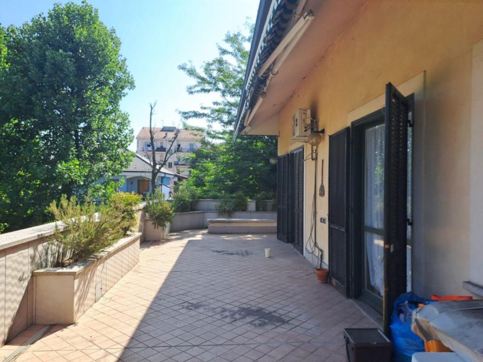 APPARTAMENTO IN BIFAMIGLIARE CON MANSARDA