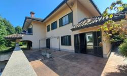 VILLA TRIFAMIGLIARE