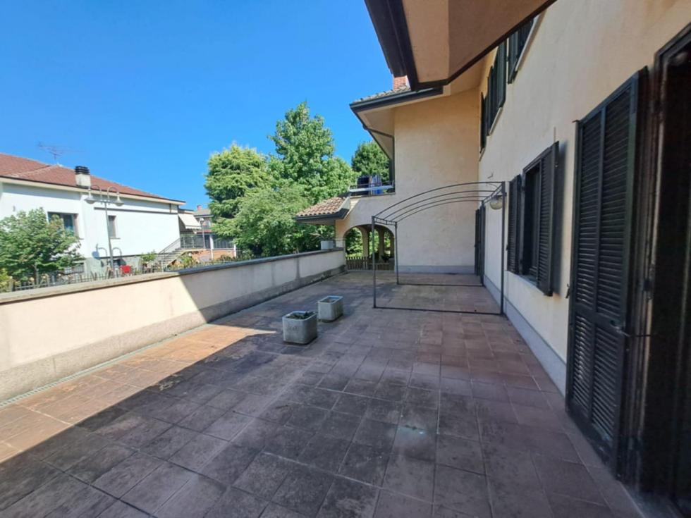VILLA TRIFAMIGLIARE